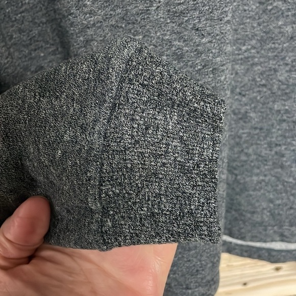 Calvin Klein size XL gray crop sweatshirt - Picture 3 of 6